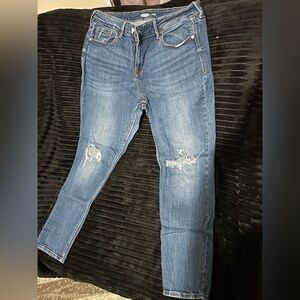 Mid rise medium blue jeans